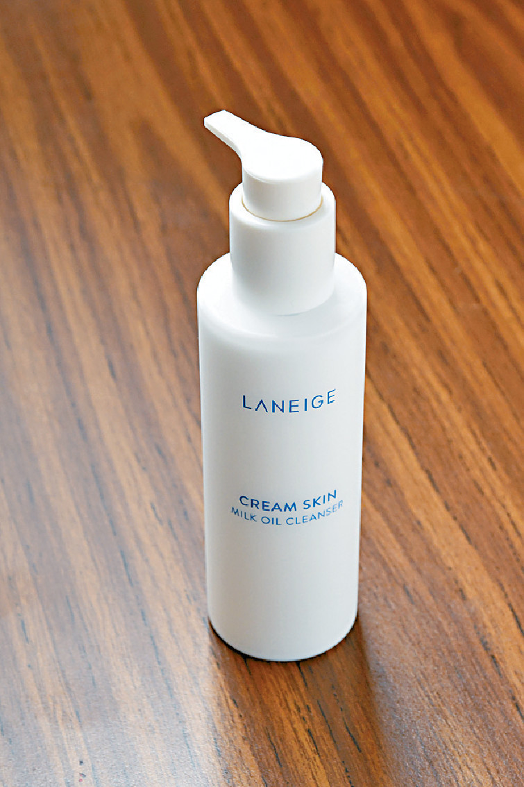 Laneige Cream Skin Milk Oil Cleanerp/　　是一款pH5.5弱酸性潔面奶，毋須乳化，性質溫和，輕輕按摩即可溶解油脂污垢。