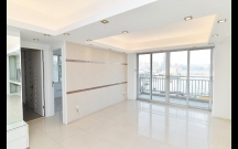 飽覽維港海景  海濱大廈寬廣廳堂亮白簇新