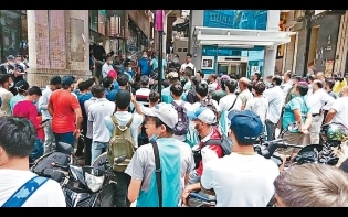 兩外賣平台爆薪酬糾紛 deliveroo生意減半 foodpanda醞釀罷工