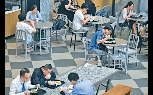 第三波爆疫 限聚明收緊 飲酒唱K縮人數 食肆一枱限八人