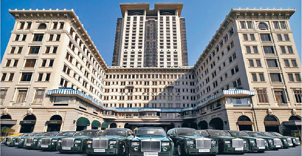 ■半島酒店擁有十四部加長版勞斯萊斯「幻影」車隊。p/　　