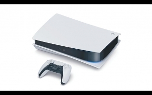 機迷清晨五點霸位 PS5搶購排長龍 網上熱 炒癲價兩萬