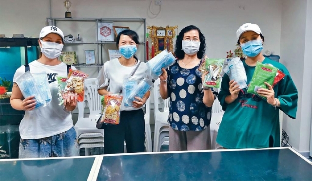 ■華永會與中醫慈善團體合辦湯包送暖行動，讓基層市民亦可以勇於對抗疫情，及感受到彼此互助的精神。
