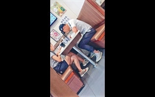 撇低愛女 拖老婆西貢食碟頭飯 陳展鵬盲舂舂 去打Golf摸門釘