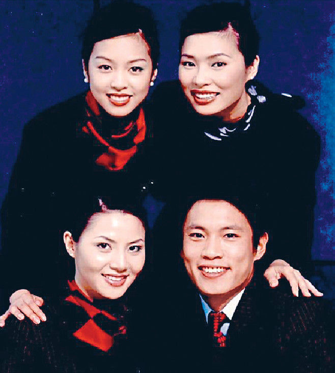 ■空姐圍巾採用蘇格蘭格仔設計，代表香港中西合璧背景。p/　　