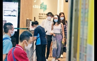 14歲亭亭玉立星味濃 吳君如愛女着緊身背心 如韓團美少女