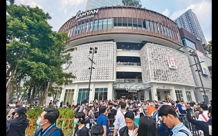 反對派遊行到德國領事館 要求調查泰皇「跨國治國」