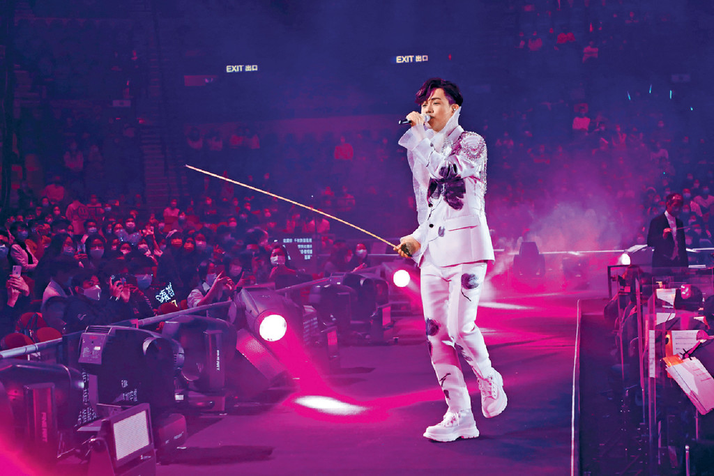 張敬軒演唱會兼職分流員染疫 頭條日報