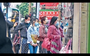 風騷拖G奶新歡母女配眼鏡 鄧兆尊享受「偽親子遊」