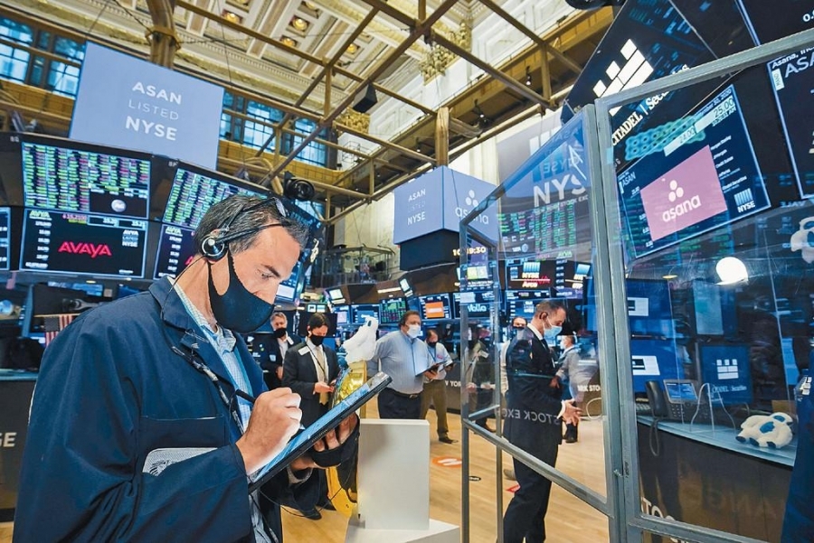 聯儲局官員指通脹壓力仍大 三大指數齊跌 杜指瀉681點