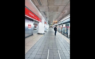 台疫井噴式爆發 化學兵清洗色情架步