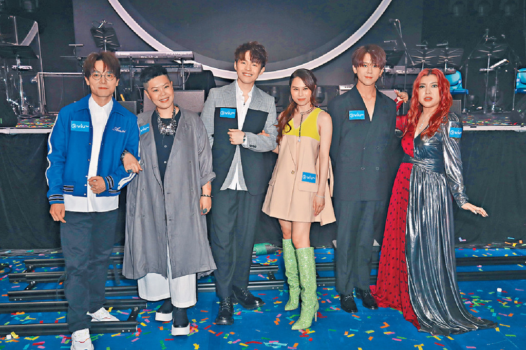 ■左起：林家謙、林二汶、Ian、Gin Lee、姜濤及Serrini前晚演出Chill Club演唱會。