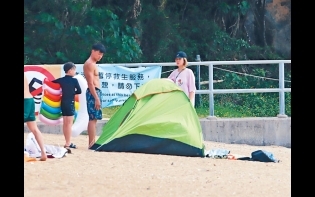 老婆行開咗 沙灘家庭樂遇一號波 黃浩然面燶睇實囝囝同帳幕