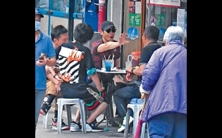 外母狂讚 顧家女婿街頭吹水唞吓氣 鄭嘉穎約友食快Tea急返歸