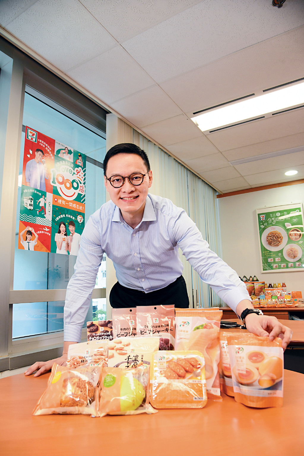 ﻿■劉家昌表示團隊非常積極研發新產品，至今有逾500款食品，部分更是日本直送。