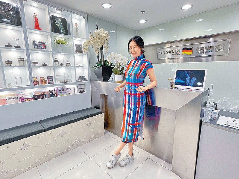 ■SPARKLE COLLECTION品牌創辦人兼設計總監陳嘉賢以「香港故事」為創作靈感，致力把旗袍和唐裝常服化。