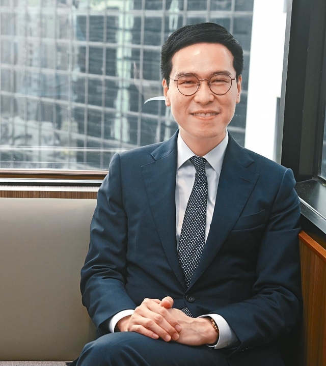 ■香港股票分析師協會主席鄧聲興認為物業按揭中介要具備基本投資知識。