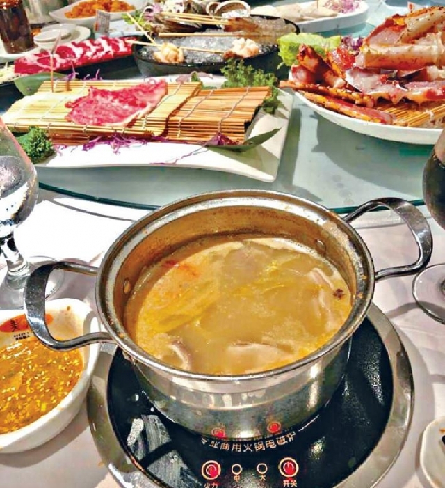 ■「美味廚」一人一爐，湯底選料一流，是食火鍋好地方