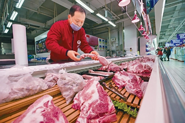 ■年初至今，豬肉價最多累跌逾七成，據悉部份龍頭豬企已部署去產能過程。