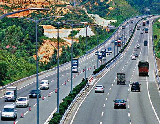 ■深圳高速是深圳最大的收費公路集團，圖為機荷高速公路。p/　　