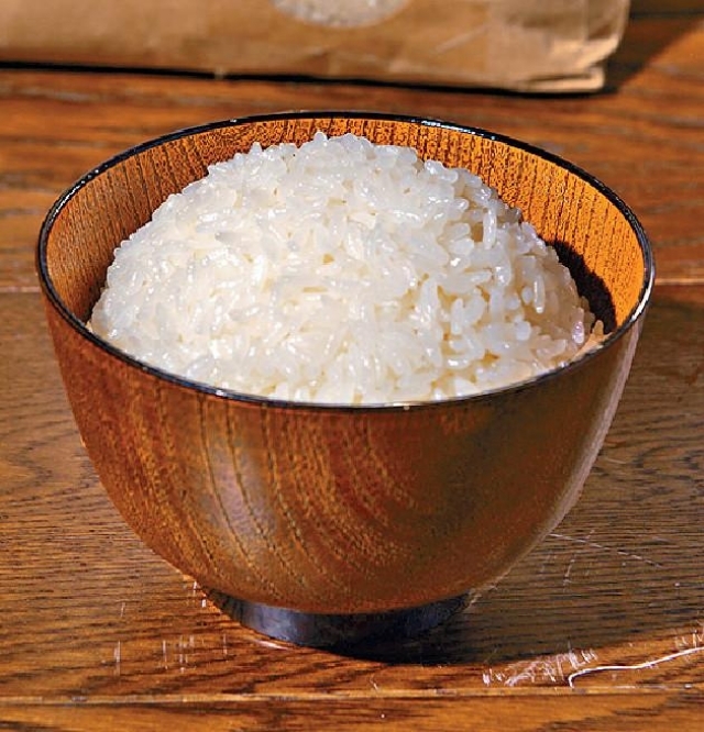 ■日本米所含的直鏈澱粉含量較低，黏性較強，冷卻後仍保持柔軟。