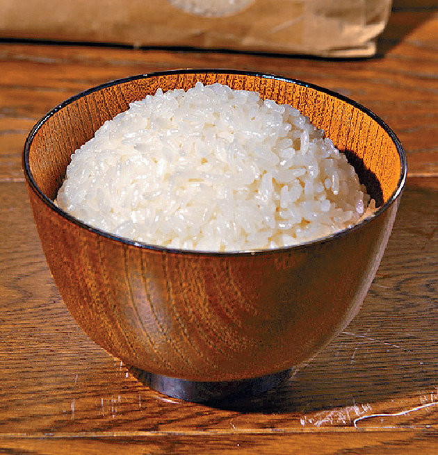 ■日本米所含的直鏈澱粉含量較低，黏性較強，冷卻後仍保持柔軟。p/　　
