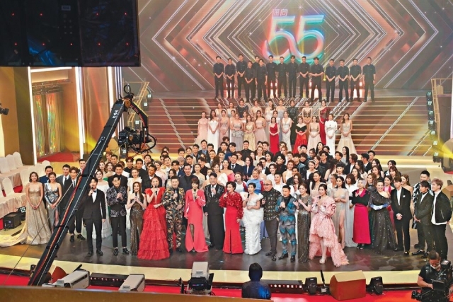 ■眾多TVB藝員雲集電視城，亮相直播節目《萬千星輝賀台慶》。