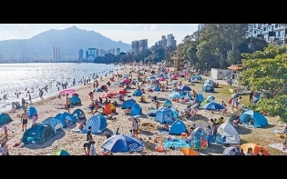 走法律罅 太陽擋入侵沙灘