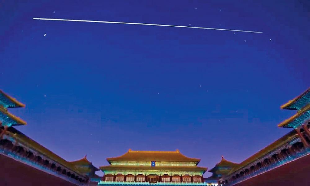 ■中國太空站「路過」北京上空的痕跡。新華社