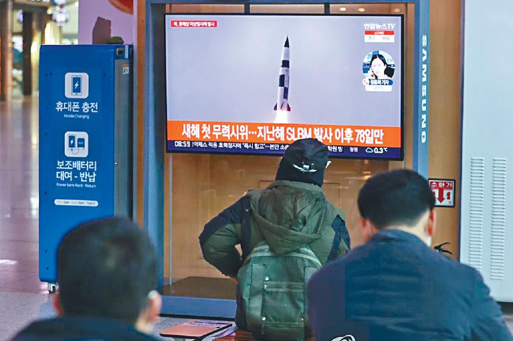 ■北韓向東部海域，發射一枚疑似導彈。韓聯社影片翻攝