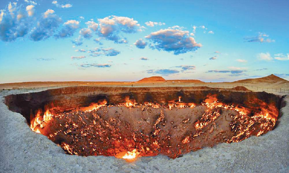 ■中亞國家土庫曼的知名景點「地獄之門」，已持續燃燒五十一年。美聯社