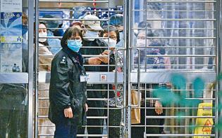 居民須每日檢測 逸葵樓大爆疫 2700人「坐家監」五天