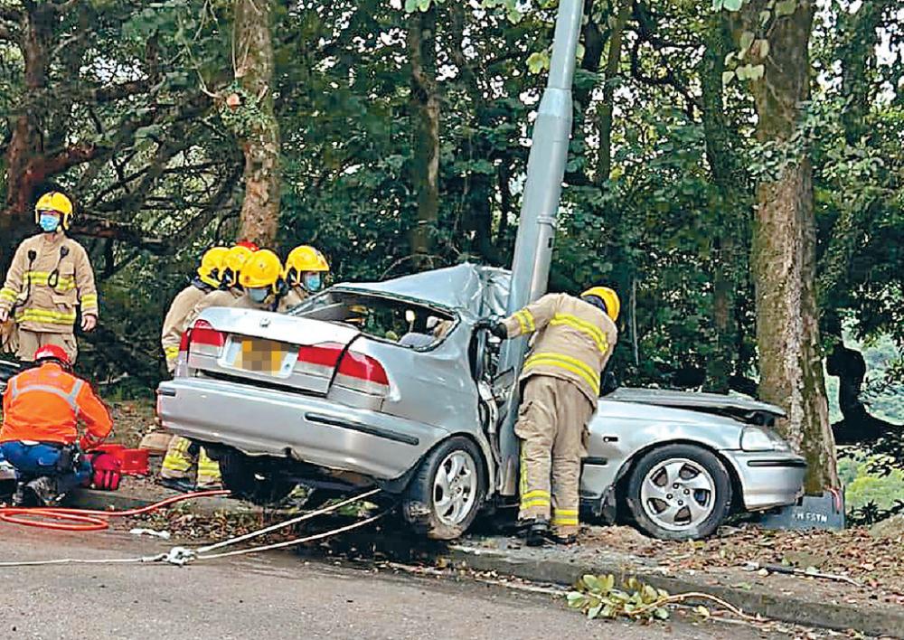■車身被撞致嚴重損毀。