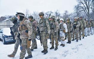 下令外交人員家眷撤出烏克蘭  拜登擬派5000美軍進駐東歐