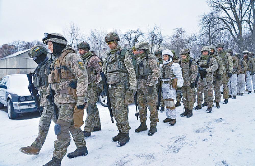 ■烏克蘭局勢持續緊張，烏克蘭軍招募新兵。美聯社