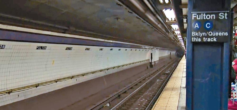 ■美國紐約地鐵再有乘客被推下路軌，是一個月內第三次推人案。網上圖片