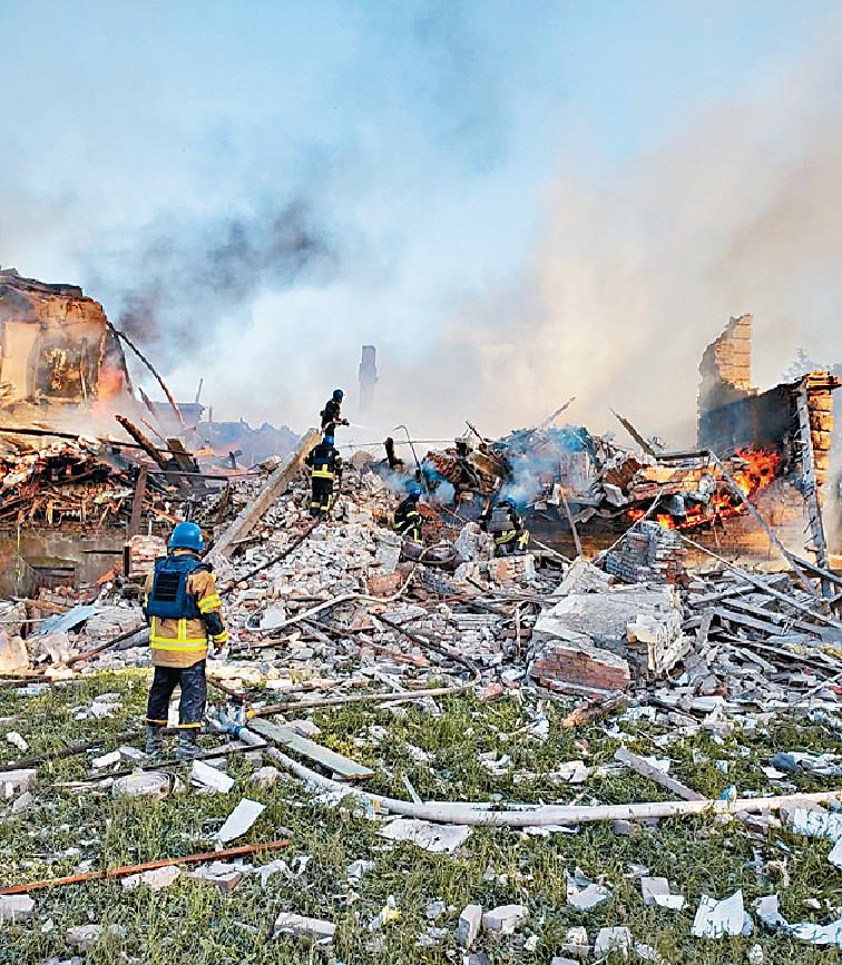 ■烏東盧甘斯克村莊比洛霍里夫卡一所學校，遭俄軍炸毀。