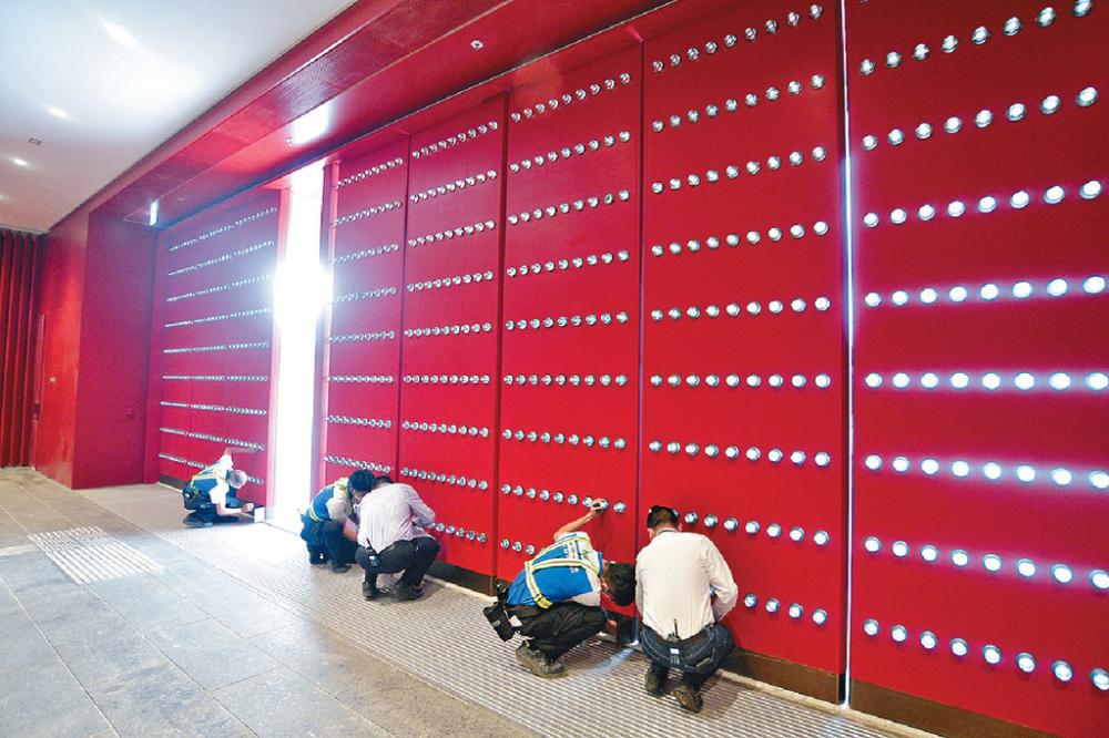 ■博物館正門採用紫禁城城牆的朱紅色作點綴。
