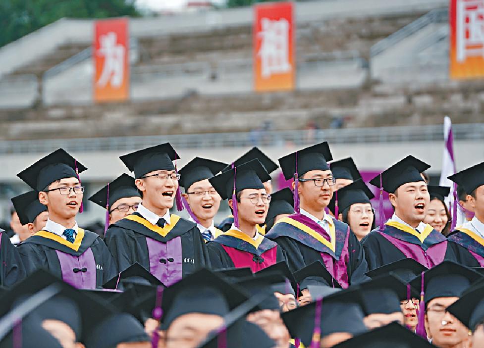 ■受惠中國畢業生在上海全職工作並繳滿六個月社保即可落戶。