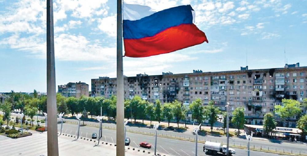 ■俄軍在烏克蘭南部馬里烏波爾的自由廣場升起俄國國旗。