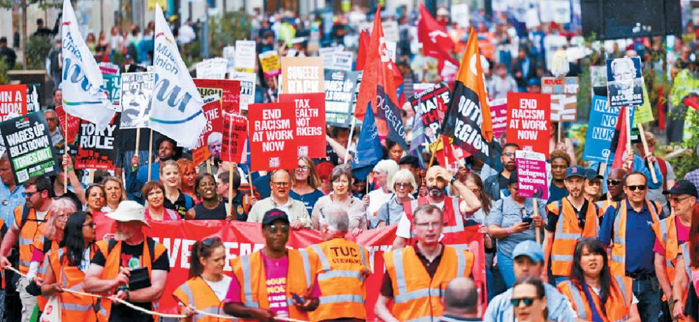 ■有數千名民眾在倫敦市中心示威遊行。