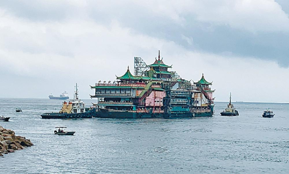 ■有傳媒發現，珍寶海鮮舫的拖船原定目的地為柬埔寨，事發當天突然在西沙群島外不尋常徘徊，呈鋸齒狀航行。
