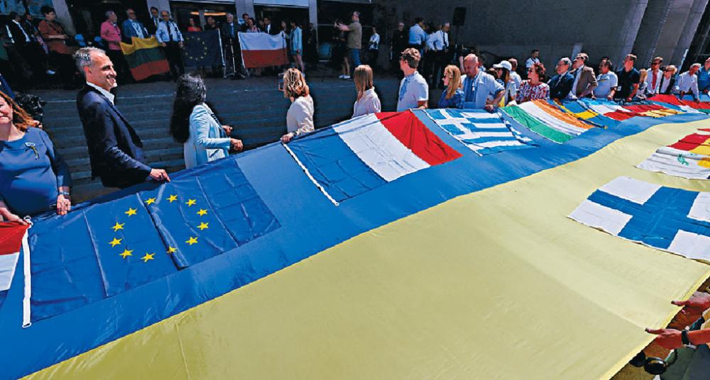 ■歐盟召開首腦峰會，宣佈烏克蘭獲得歐盟候選國地位。