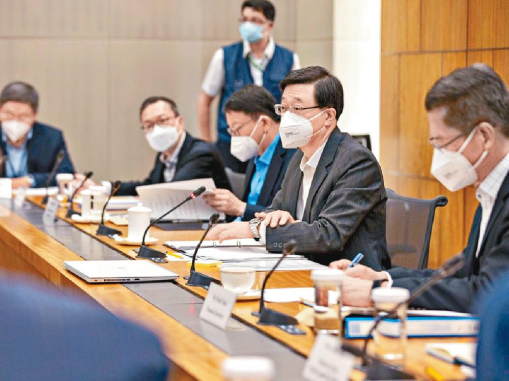 ■李家超昨與新一屆政府領導層舉行第一次內部會議。