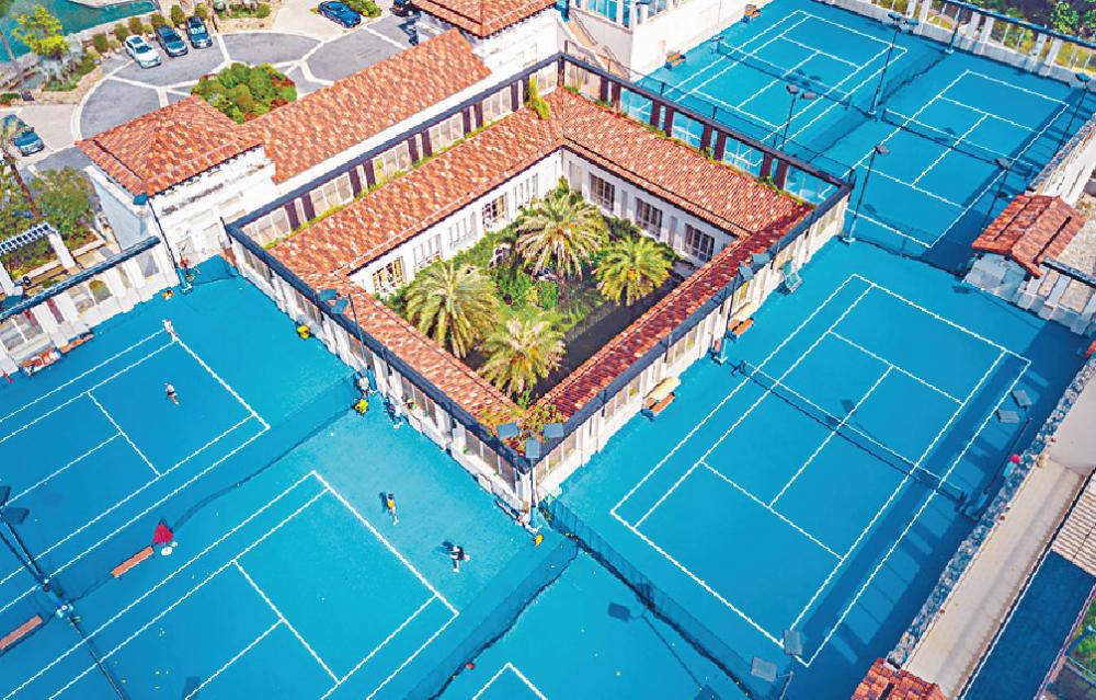 ■拿度網球中心，坐落於擁有頂級培訓設施的香港高爾夫球及網球學院。