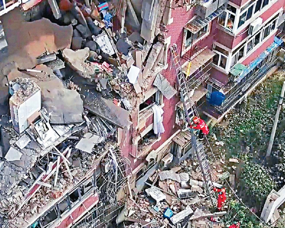 ■天津一住宅單位發生氣體爆炸，威力強大，大樓上半部份倒塌。