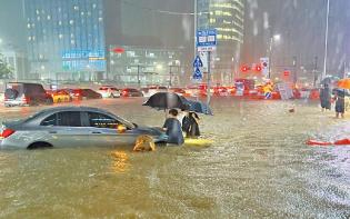 南韓首都圈暴雨至少8死