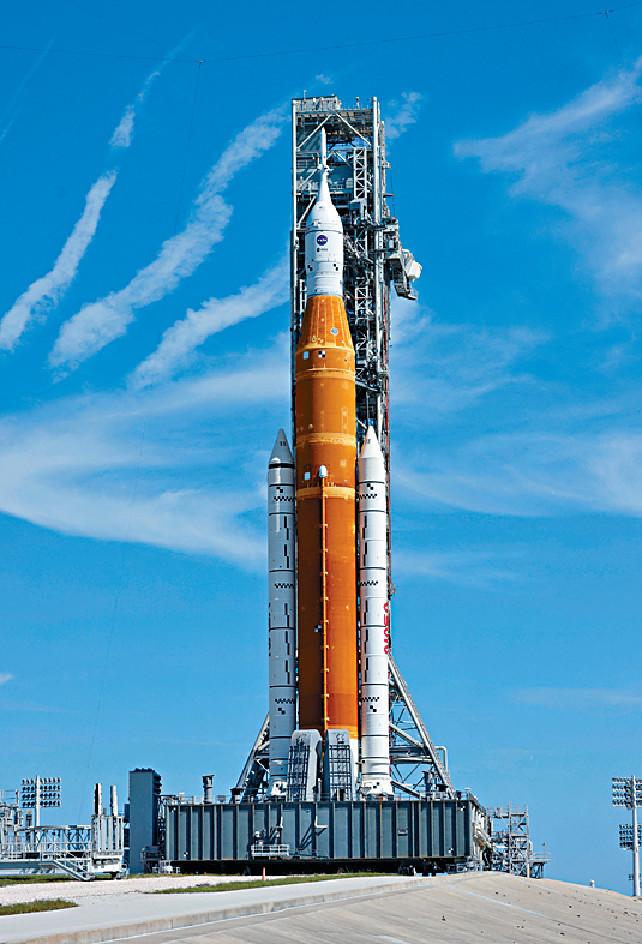 ■NASA新一代巨型登月火箭再次押後試射。