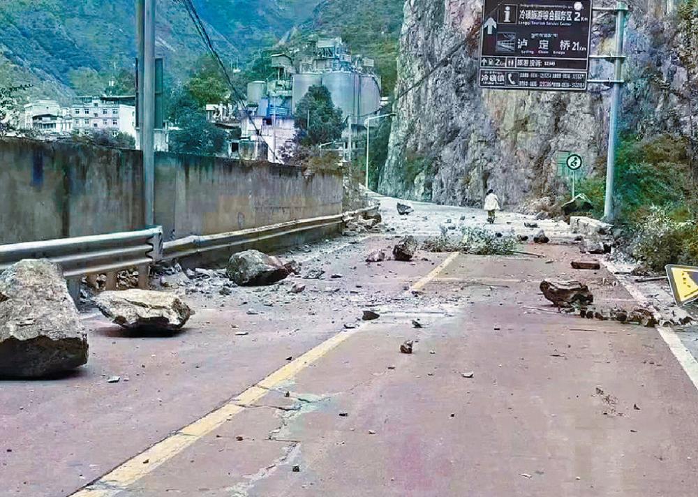 ■四川瀘定縣發生六點八級地震，造成多人傷亡。