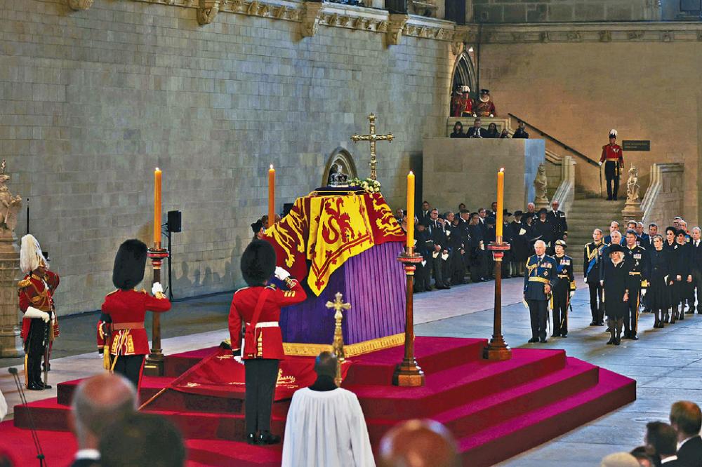 ■女皇靈柩在西敏宮的西敏廳停放四天，供民眾弔唁